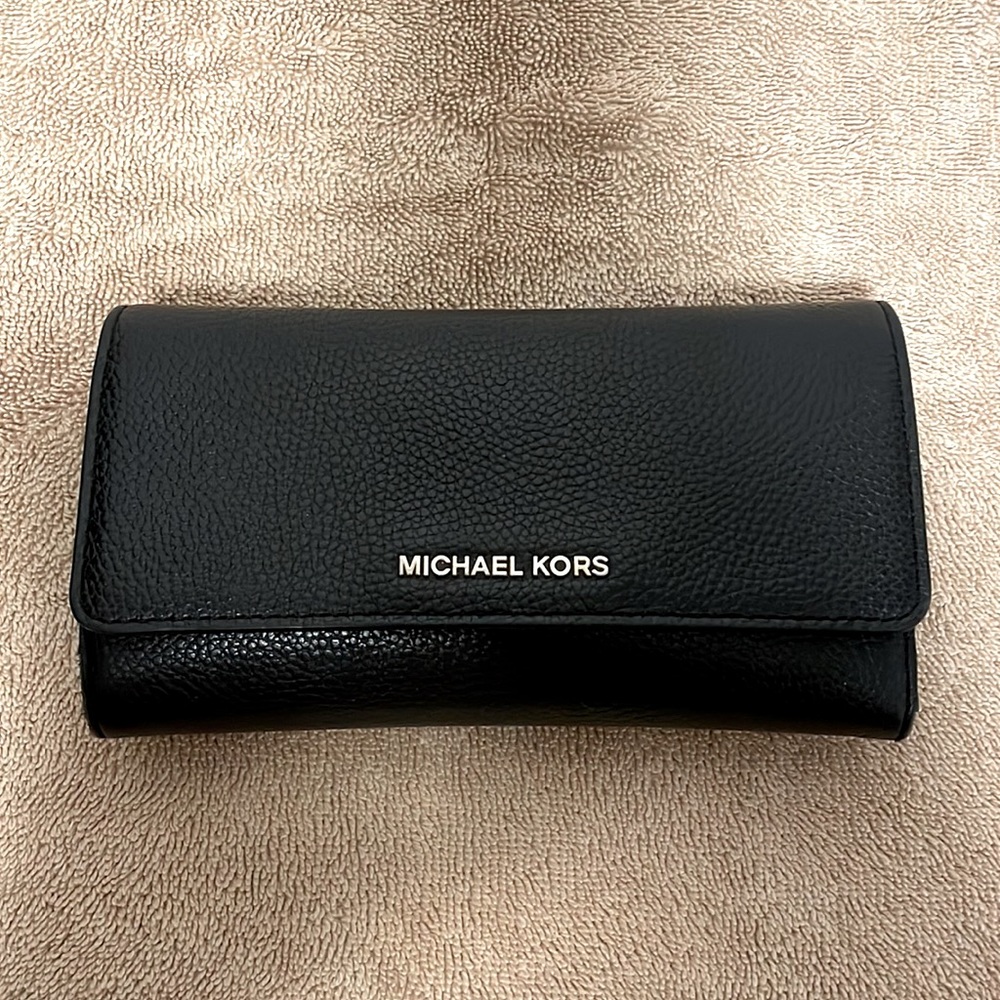 Jet Set Charm Large Trifold Wallet